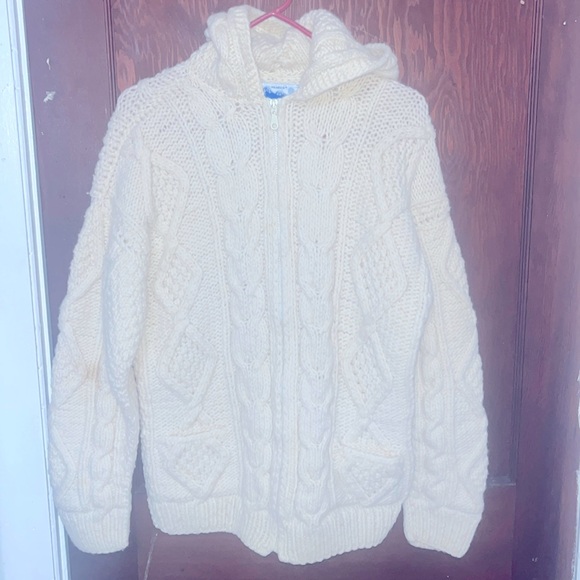 White Hand-Knitted Ecuador Coat - Picture 2 of 4